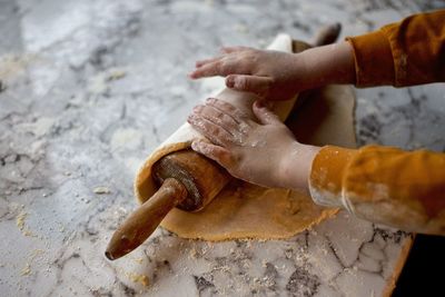 Close-up of hand holding bread