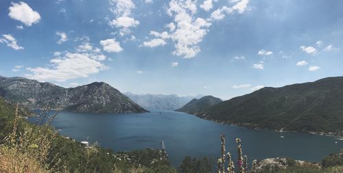 Panoramic view of lake and mountains against sky