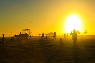 Yellow sunset with people silhouettes in cape town, south africa. high-quality photo