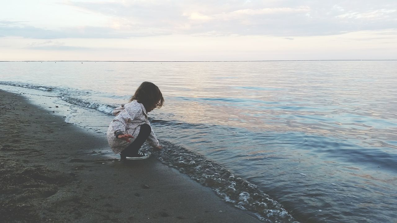 sea, water, horizon over water, beach, scenics, tranquil scene, walking, tranquility, shore, full length, idyllic, sky, beauty in nature, nature, person, remote, cloud - sky, wave, coastline, cloud, escapism, seascape, calm, vacations, day