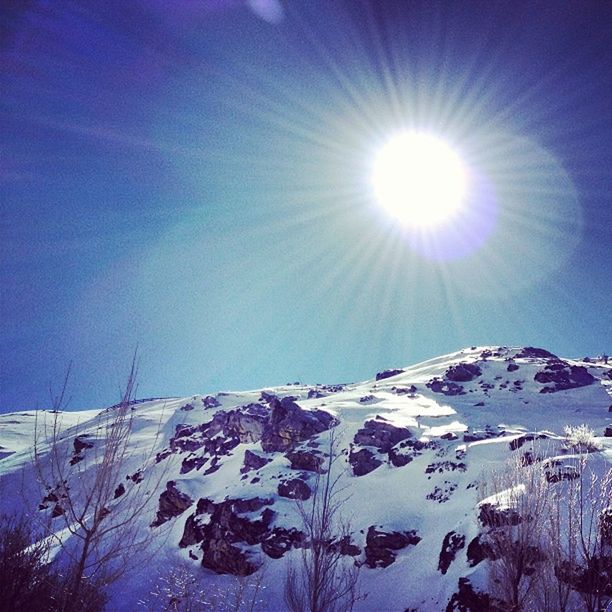 snow, cold temperature, winter, sun, sunbeam, season, sunlight, lens flare, tranquility, mountain, blue, tranquil scene, beauty in nature, nature, snowcapped mountain, weather, bright, covering, scenics, sunny