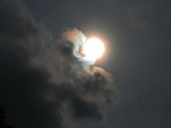 Low angle view of sun in sky