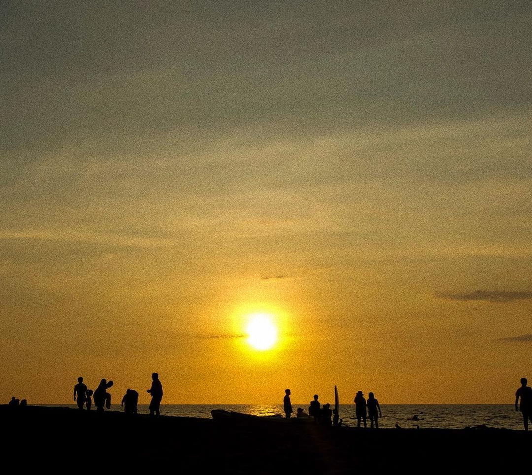 SILHOUETTE PEOPLE ON BEACH DURING SUNSET