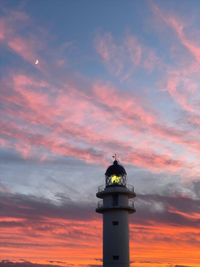 Atardecer rosa en formentera, faro.