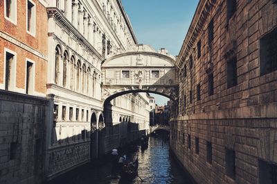 Gondolas under the bridge of sighs against clear sky