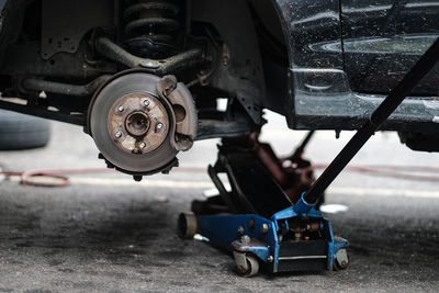 Close up  of mechanical car jack at the tire workshop