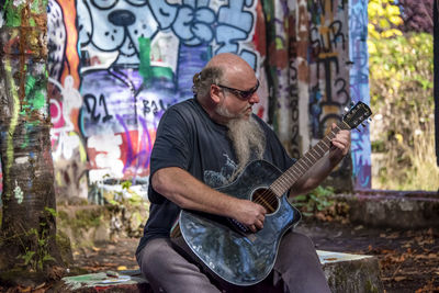 Full length of man holding guitar