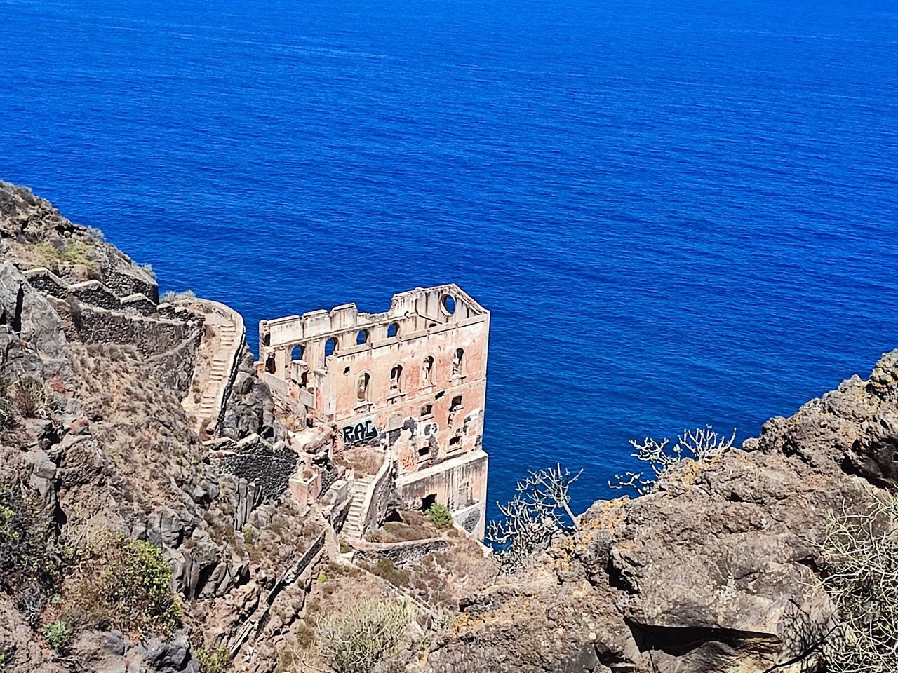 HIGH ANGLE VIEW OF BLUE SEA AND BUILDINGS