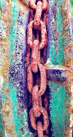 Close-up of rusty metal chain