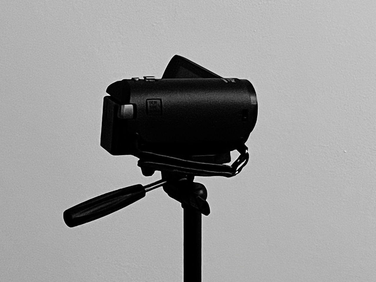 technology, black, no people, camera, black and white, tripod, indoors, light, arts culture and entertainment, communication, monochrome, single object