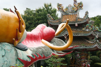 Dragon statue by historic temple