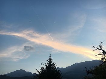 Silhouette mountain against sky