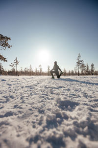 Winter outdoor activities. an athletic man does push-ups, warms up before jogging in a snow park