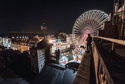 Ferris wheel in city at night