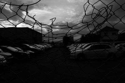 Chainlink fence against chainlink fence