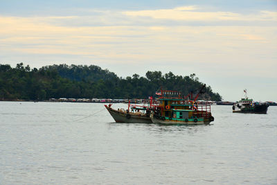 Boat sailing in sea against sky