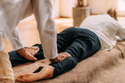 Therapist massaging womans legs. woman getting shiatsu leg massage.