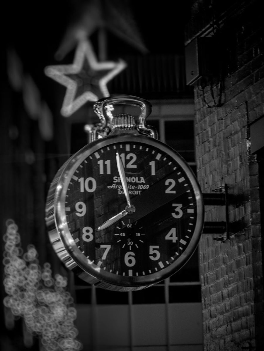 clock, time, number, communication, text, clock face, close-up, old-fashioned, retro styled, indoors, instrument of time, technology, wall clock, western script, antique, accuracy, minute hand, old, no people, roman numeral