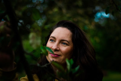 Portrait of a smiling young woman outdoors