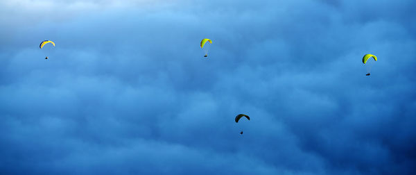 People paragliding over el teide national park