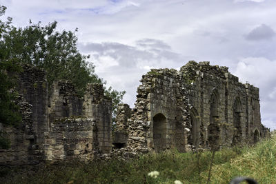 Old ruin building against cloudy sky