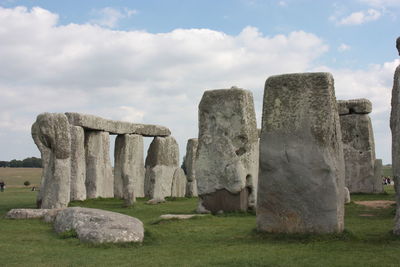 Stone wall on field against cloudy sky stonehenge