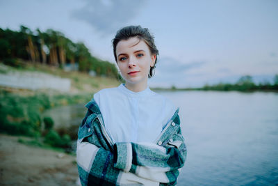 Portrait of a beautiful young woman standing outdoors