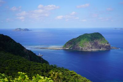 Scenic view of bay against sky