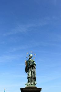 Statue of liberty against sky