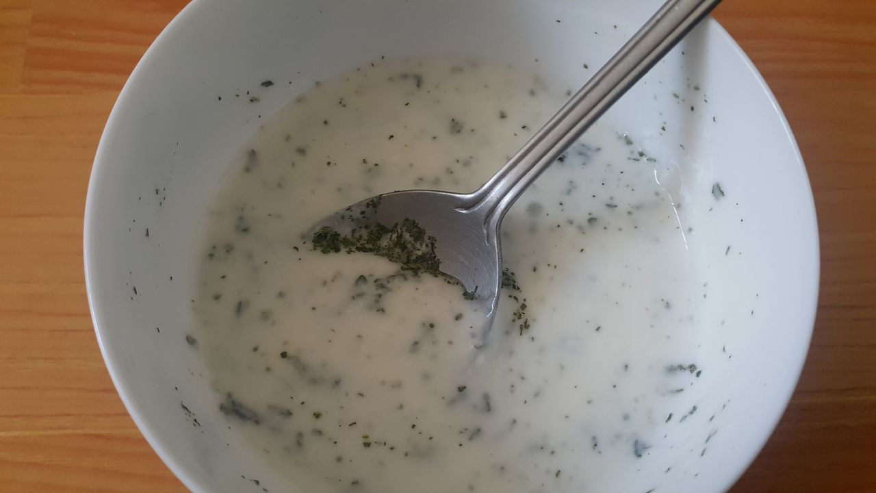 HIGH ANGLE VIEW OF FOOD IN BOWL