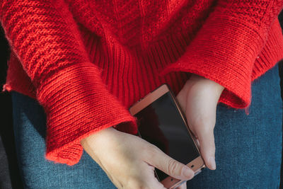 Close-up of woman hand holding smart phone