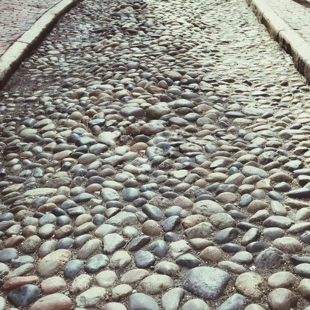 HIGH ANGLE VIEW OF STONES ON PEBBLES