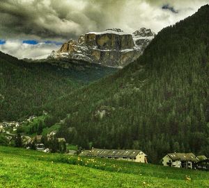 Scenic view of grassy field against cloudy sky
