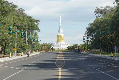 Road passing through a city