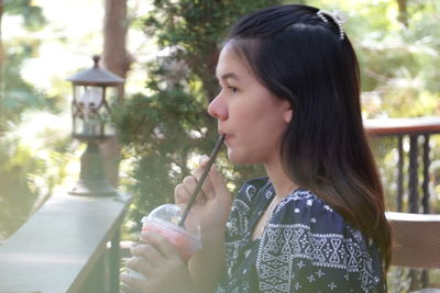 Portrait of woman drinking drink