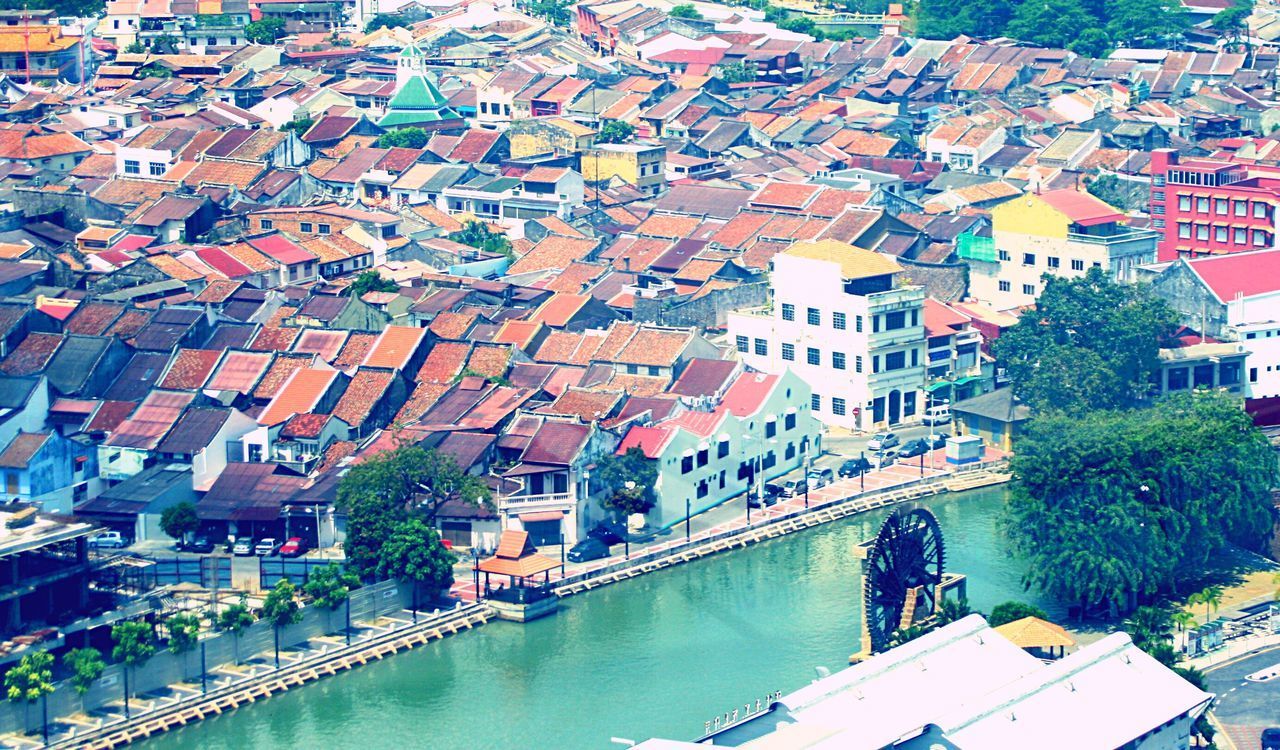 HIGH ANGLE VIEW OF RIVER AMIDST BUILDINGS IN CITY