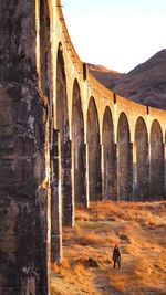 Arch bridge against sky