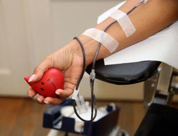 Cropped hand of doctor holding stethoscope