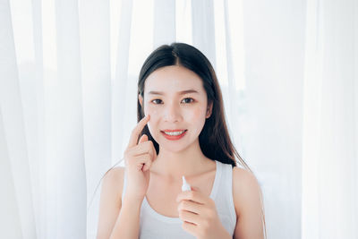 Portrait of a beautiful young woman smiling