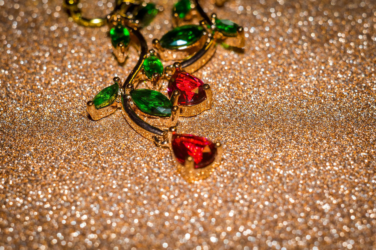 CLOSE-UP OF CHRISTMAS DECORATION ON SAND