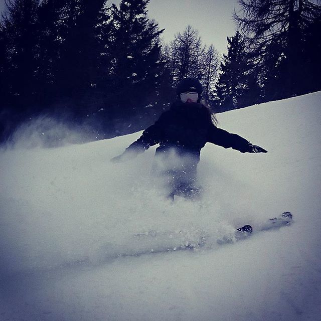 lifestyles, leisure activity, full length, winter, snow, cold temperature, young adult, motion, season, weather, jumping, men, mid-air, front view, young men, person, extreme sports, enjoyment