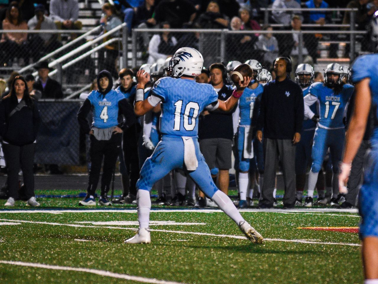 sport, competition, stadium, group of people, crowd, young adult, american football - sport, full length, sportsman, american football player, number, people, athlete, sports team, adult, clothing, rear view, american football field, sports uniform, day