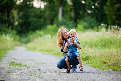 Full length of happy mother and daughter outdoors