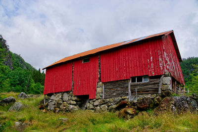 Red, tumbledown barn in the mountains 