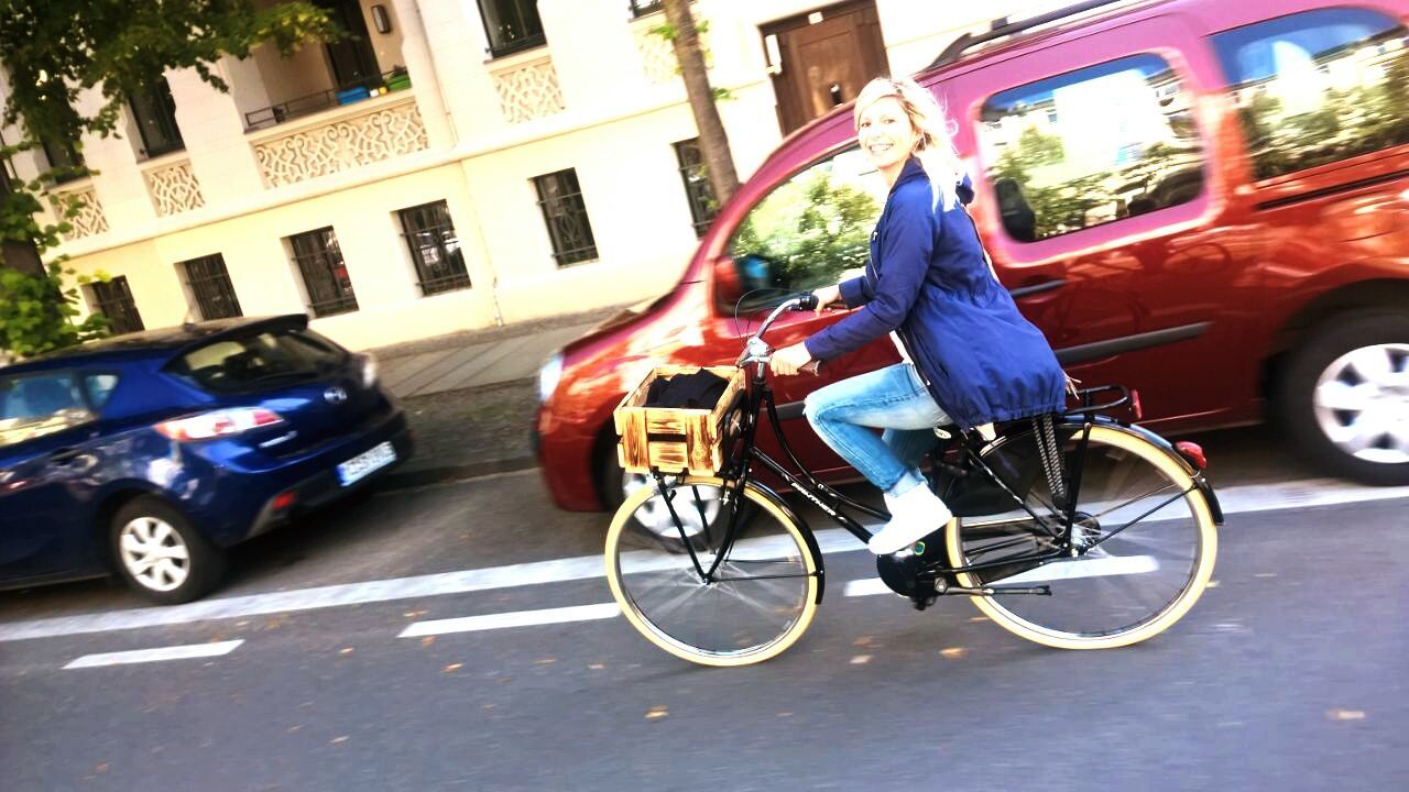 land vehicle, transportation, mode of transport, bicycle, stationary, car, parking, parked, street, motorcycle, travel, building exterior, day, vintage car, architecture, wheel, outdoors, road, motor scooter, built structure