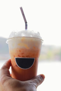 Close-up of hand holding coffee cup