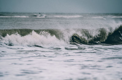 Waves splashing in sea