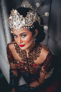 Portrait of young woman smiling