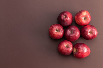 Close-up of apples on table