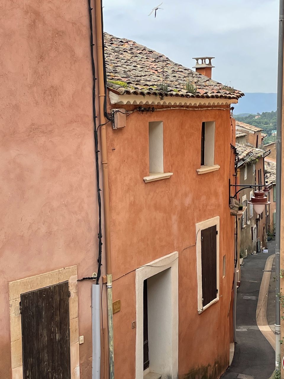 architecture, built structure, building exterior, wall, building, floor, roof, wood, day, residential district, no people, nature, house, window, home, flooring, outdoors, facade, sky, sunlight, low angle view, city